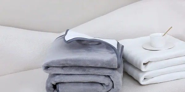 Fibre de carbone électrique sous le détail de couverture