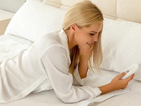 Polyester électrique sous la couverture